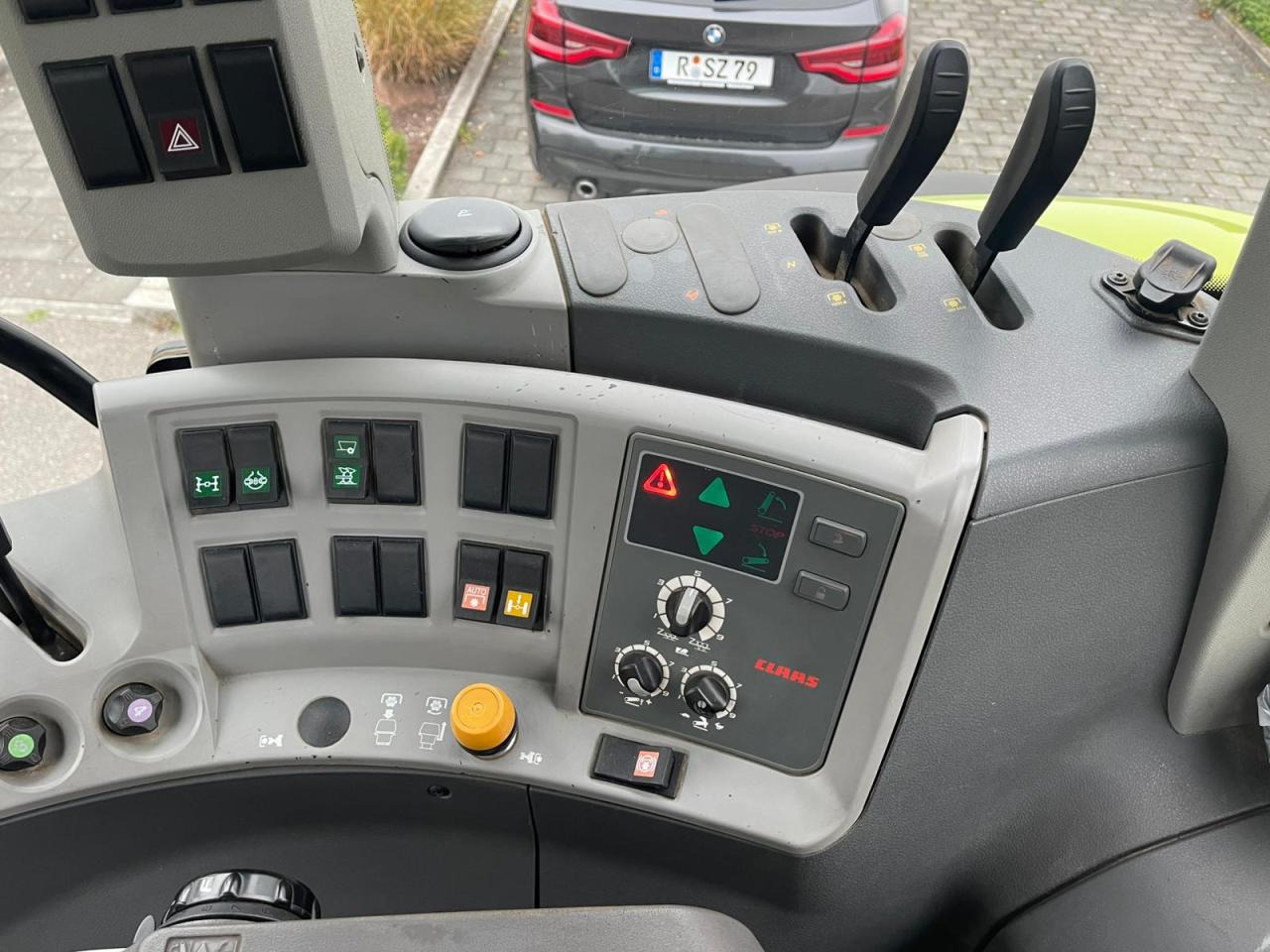 Farm tractor CLAAS Axion 840 CIS Hexashift, 238 PS, Baujahr 2012: picture 10 Farm tractor CLAAS Axion 840 CIS Hexashift, 238 PS, Baujahr 2012: picture 10