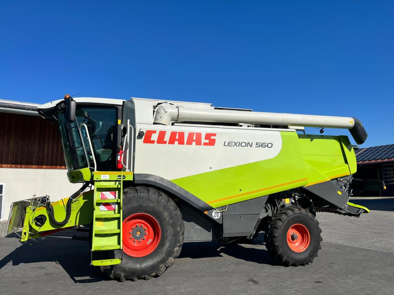 CLAAS Lexion 550 mit Schneidwerk V750, mit 3D, Baujahr 2009, guter gepflegter Zustand - Combine harvester: picture 1 CLAAS Lexion 550 mit Schneidwerk V750, mit 3D, Baujahr 2009, guter gepflegter Zustand - Combine harvester: picture 1