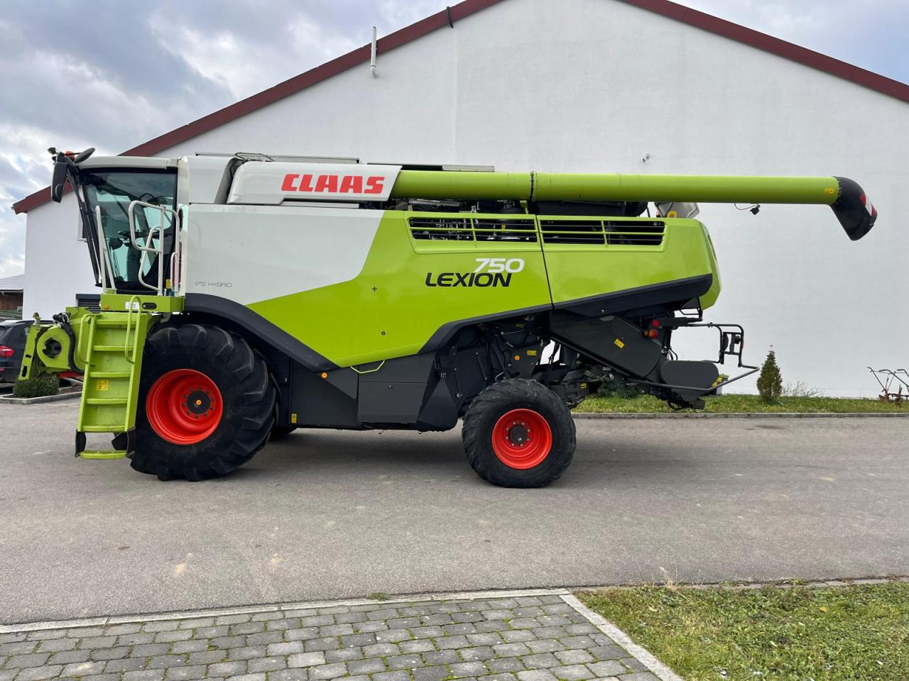 CLAAS Lexion 750 V-Kanal 3D, 30kmh, Mercedes Motor, Baujahr 2017 - Combine harvester: picture 3 CLAAS Lexion 750 V-Kanal 3D, 30kmh, Mercedes Motor, Baujahr 2017 - Combine harvester: picture 3