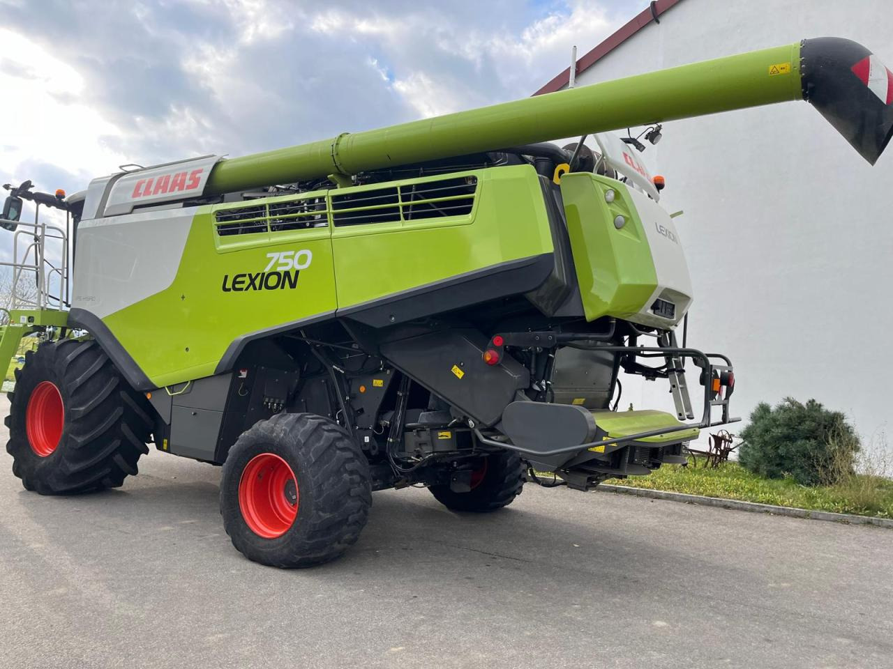 CLAAS Lexion 750 V-Kanal 3D, 30kmh, Mercedes Motor, Baujahr 2017 - Combine harvester: picture 2 CLAAS Lexion 750 V-Kanal 3D, 30kmh, Mercedes Motor, Baujahr 2017 - Combine harvester: picture 2