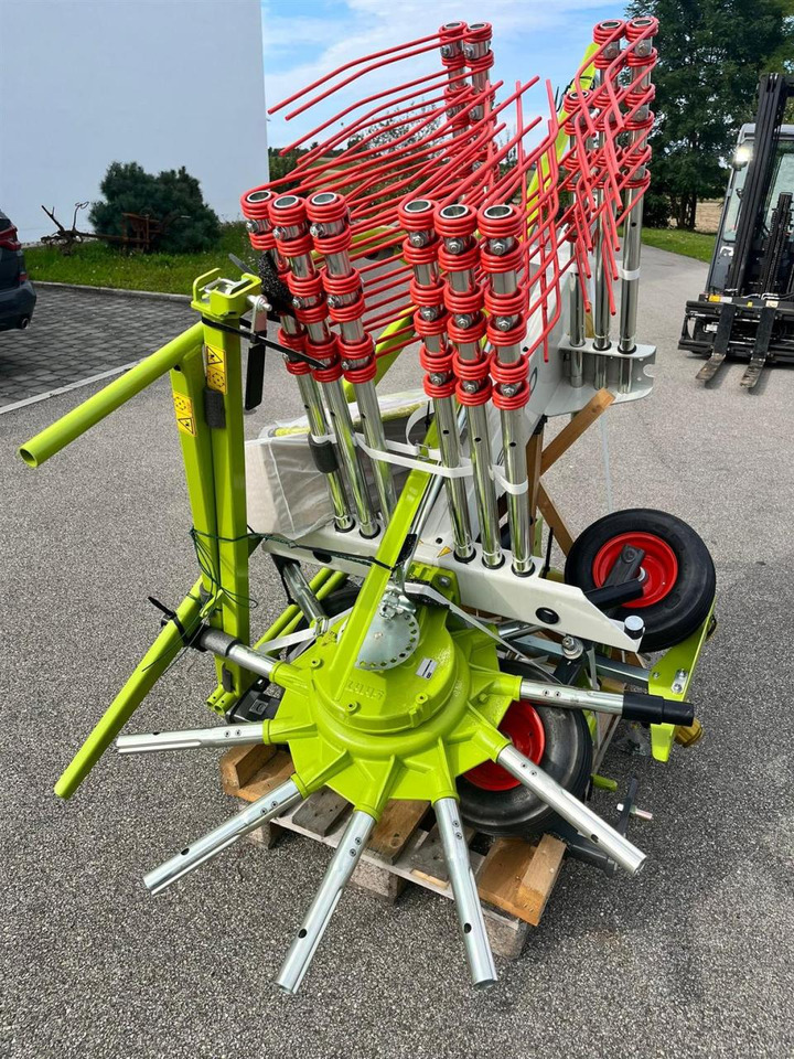 CLAAS Liner 370 Tandem - NEU und UNBENUTZT - Tedder/ Rake: picture 3 CLAAS Liner 370 Tandem - NEU und UNBENUTZT - Tedder/ Rake: picture 3