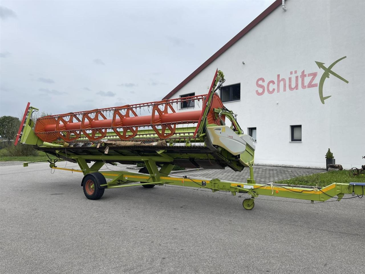 CLAAS Schneidwerk CLAAS V750 mit Transportwagen - Forage harvester attachment: picture 1 CLAAS Schneidwerk CLAAS V750 mit Transportwagen - Forage harvester attachment: picture 1