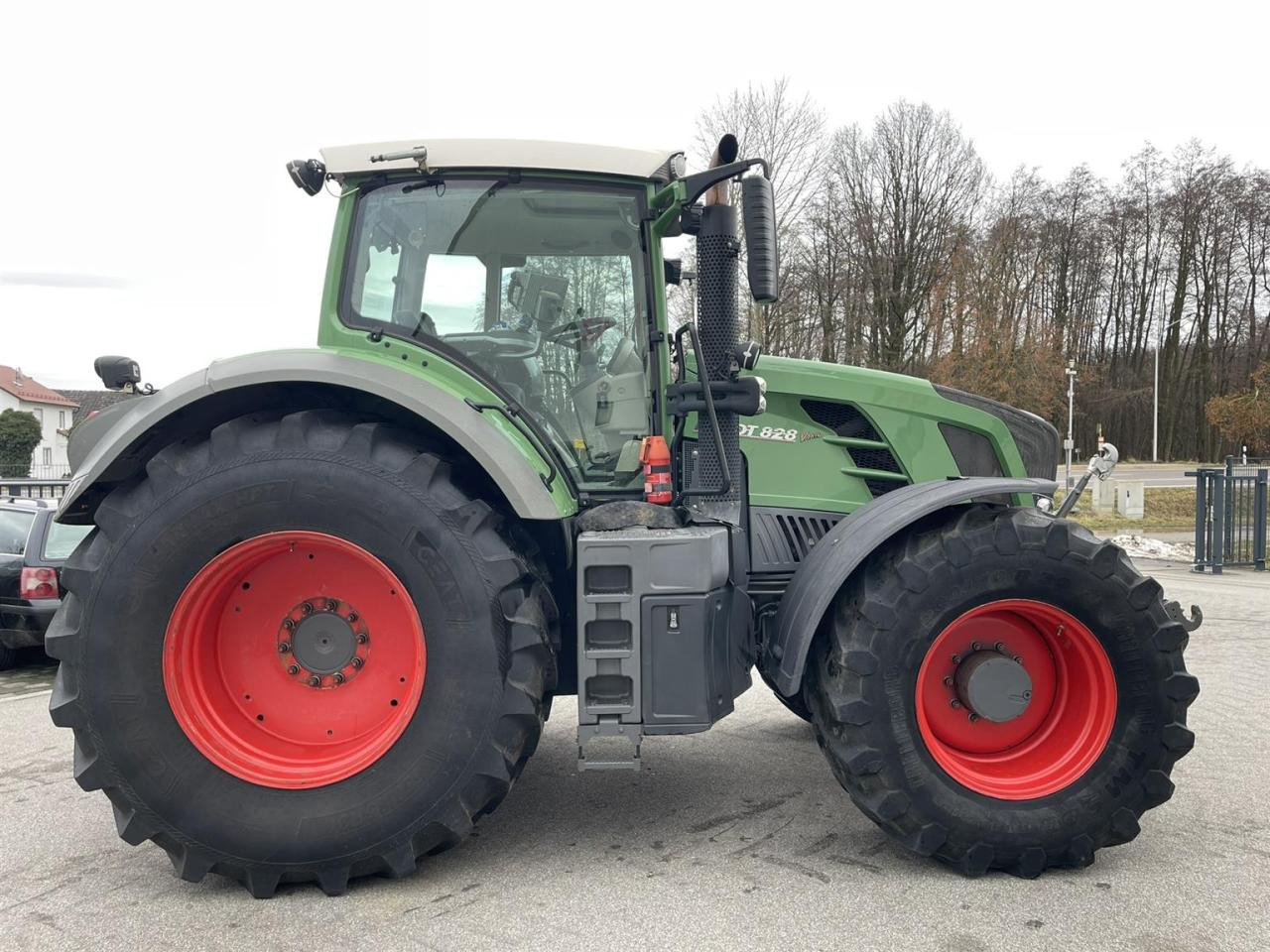 Fendt 828 Vario Profi Plus, GPS, FZW, 5DW, Baujahr 2014 - Farm tractor: picture 5 Fendt 828 Vario Profi Plus, GPS, FZW, 5DW, Baujahr 2014 - Farm tractor: picture 5