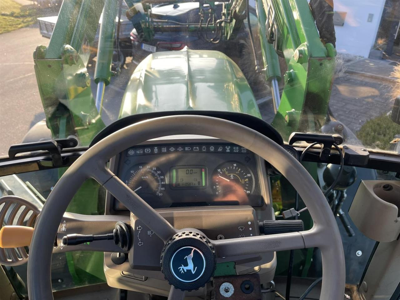 Farm tractor John Deere 6830 Power Quad plus mit Frontlader und FZW, front PTO: picture 22 Farm tractor John Deere 6830 Power Quad plus mit Frontlader und FZW, front PTO: picture 22