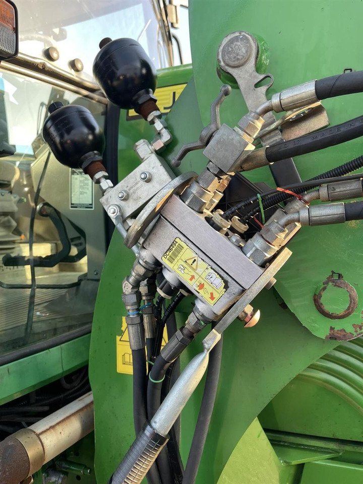 Farm tractor John Deere 6830 Power Quad plus mit Frontlader und FZW, front PTO: picture 14 Farm tractor John Deere 6830 Power Quad plus mit Frontlader und FZW, front PTO: picture 14