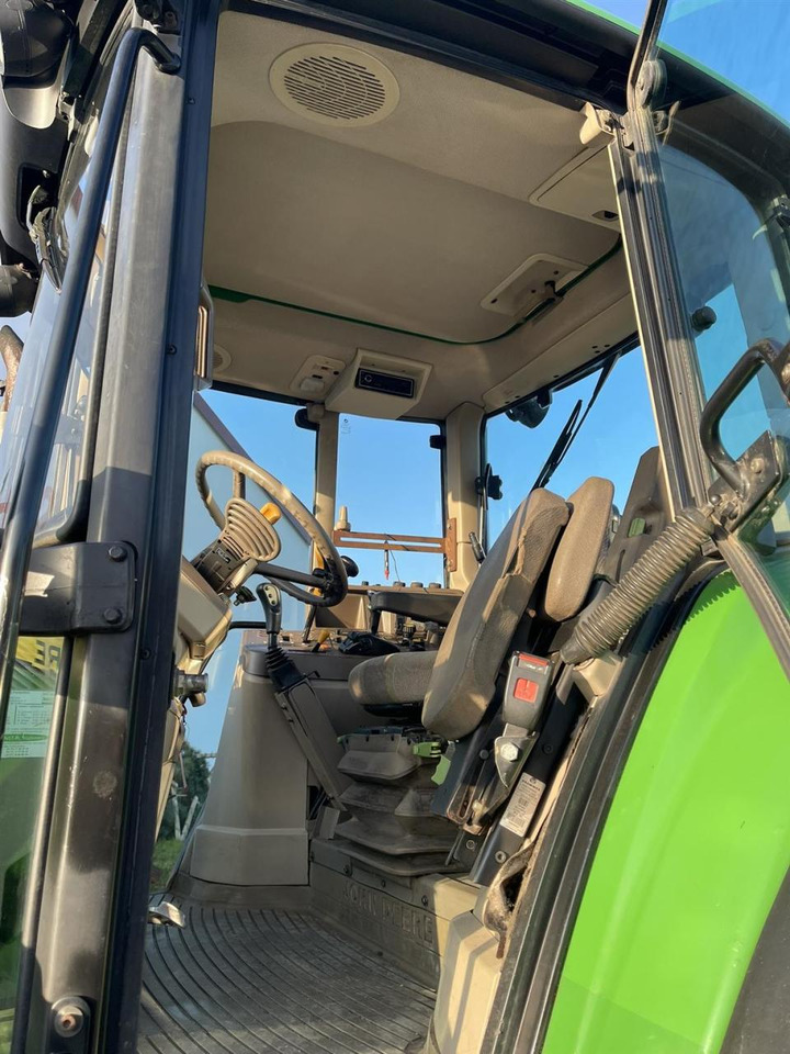 Farm tractor John Deere 6830 Power Quad plus mit Frontlader und FZW, front PTO: picture 18 Farm tractor John Deere 6830 Power Quad plus mit Frontlader und FZW, front PTO: picture 18