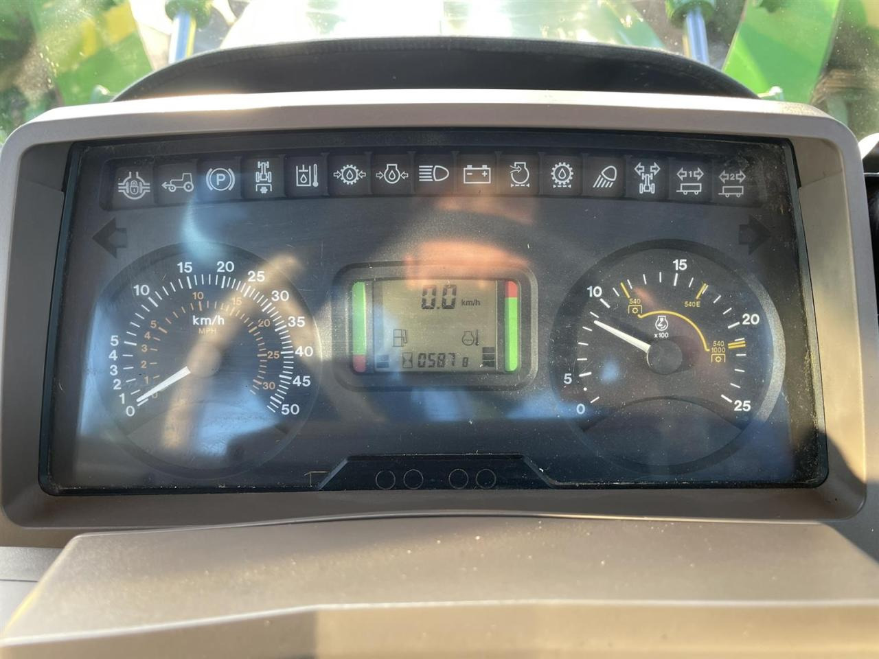 Farm tractor John Deere 6830 Power Quad plus mit Frontlader und FZW, front PTO: picture 23 Farm tractor John Deere 6830 Power Quad plus mit Frontlader und FZW, front PTO: picture 23