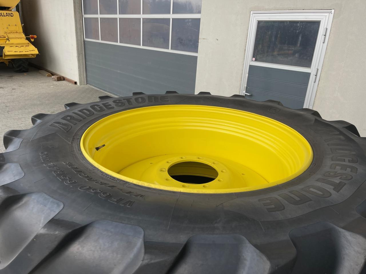 John Deere Kompletträder von 6R250, 650/65 R42 mit Bridgestone Decken aus 2019, ca. 50 % - Farm tractor: picture 2 John Deere Kompletträder von 6R250, 650/65 R42 mit Bridgestone Decken aus 2019, ca. 50 % - Farm tractor: picture 2
