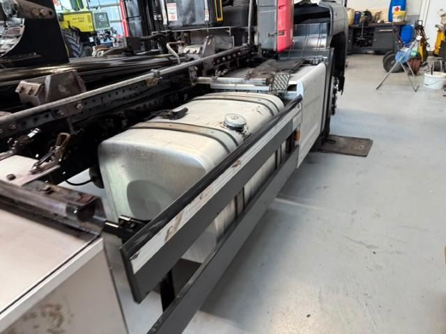 Hook lift truck MAN 26.460 6x2 Hyva 20.26 Motorschaden  S: picture 11