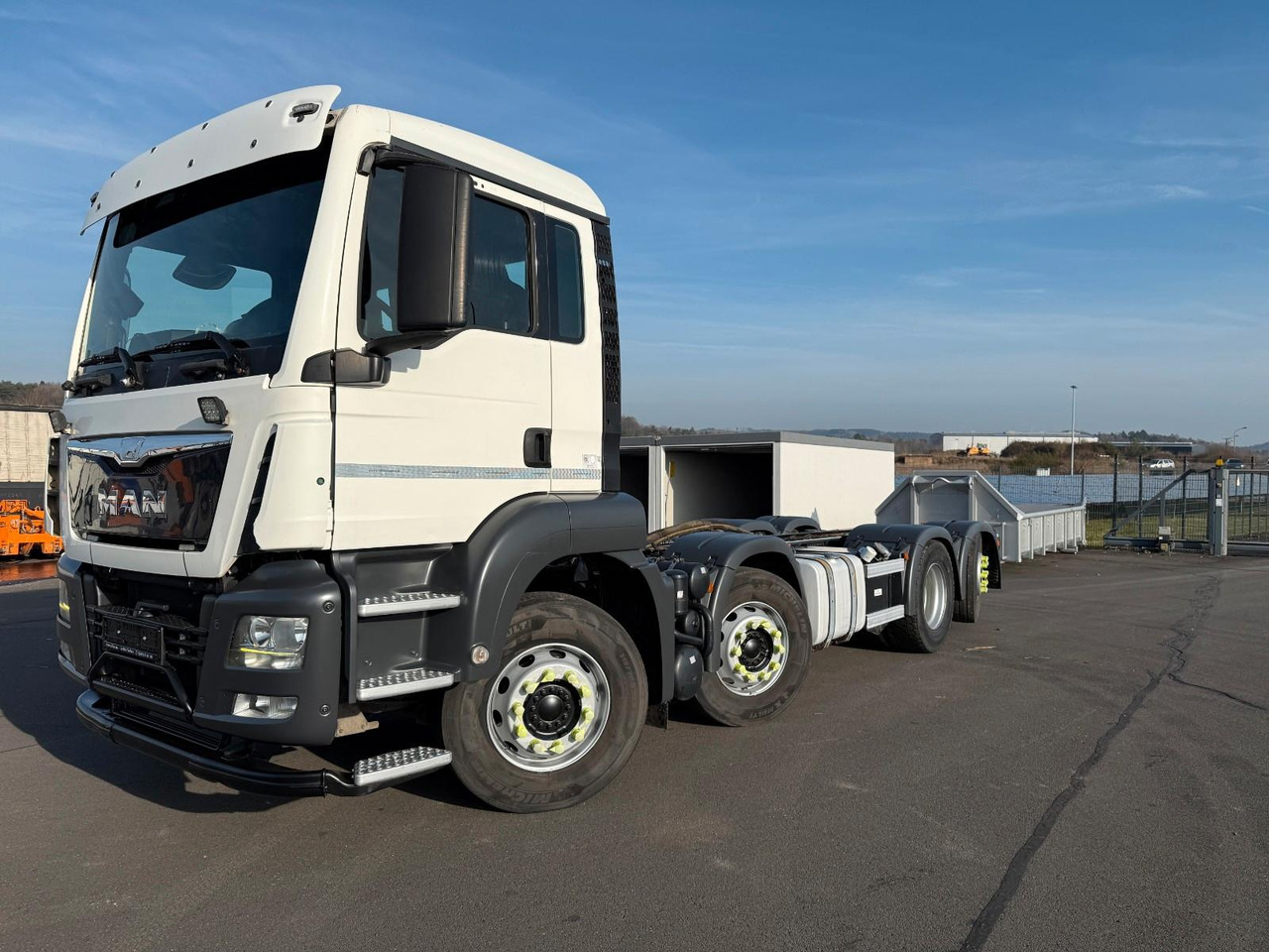 MAN TGS 32.360 8x2 4- Achser - Cab chassis truck: picture 1 MAN TGS 32.360 8x2 4- Achser - Cab chassis truck: picture 1