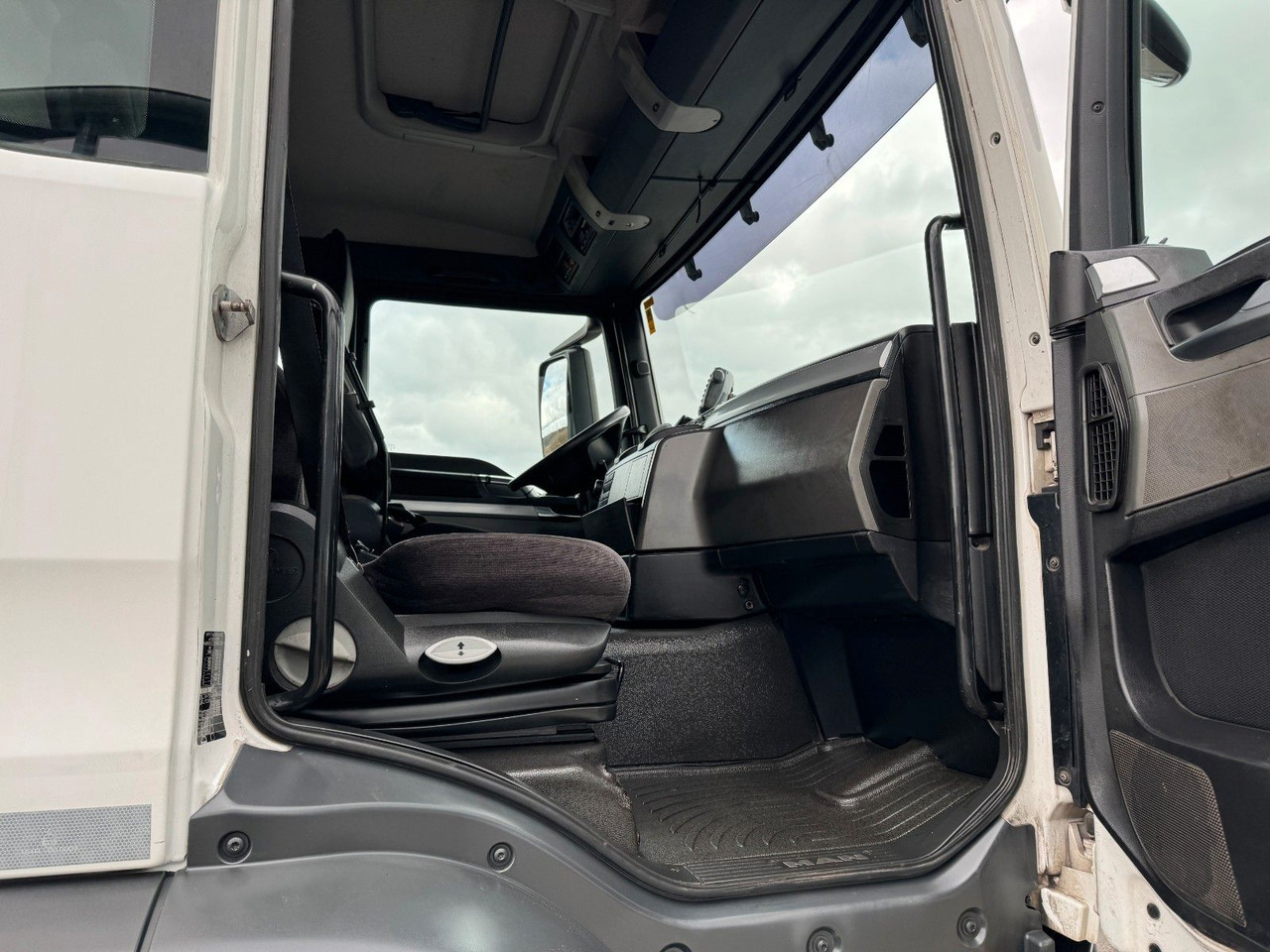 Garbage truck MAN TGS 32.360 8x2 Euro 5 Faun Rotopress 525 L MAN TGS 32.360 8x2 Euro 5 Faun Rotopress 525 L: picture 11