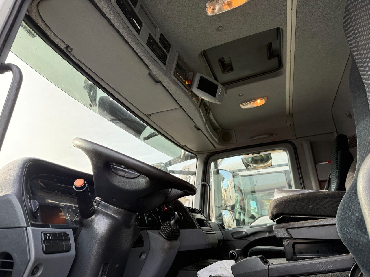 Garbage truck Mercedes-Benz Actros 2532 6x2 MP3 Faun Power Press 524: picture 15