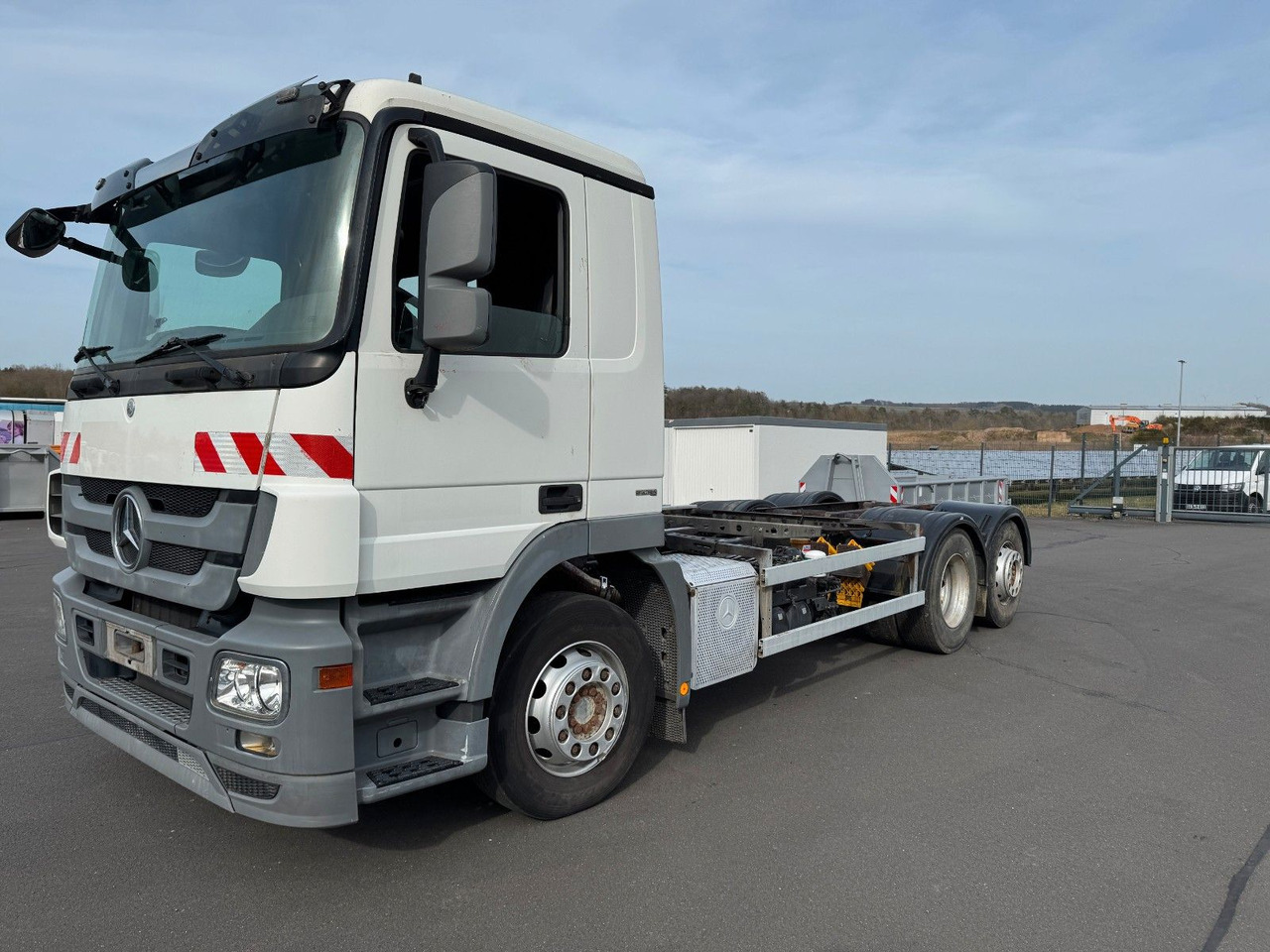 Mercedes-Benz Actros 2536 6x2 Fahrgestell - Cab chassis truck: picture 1 Mercedes-Benz Actros 2536 6x2 Fahrgestell - Cab chassis truck: picture 1