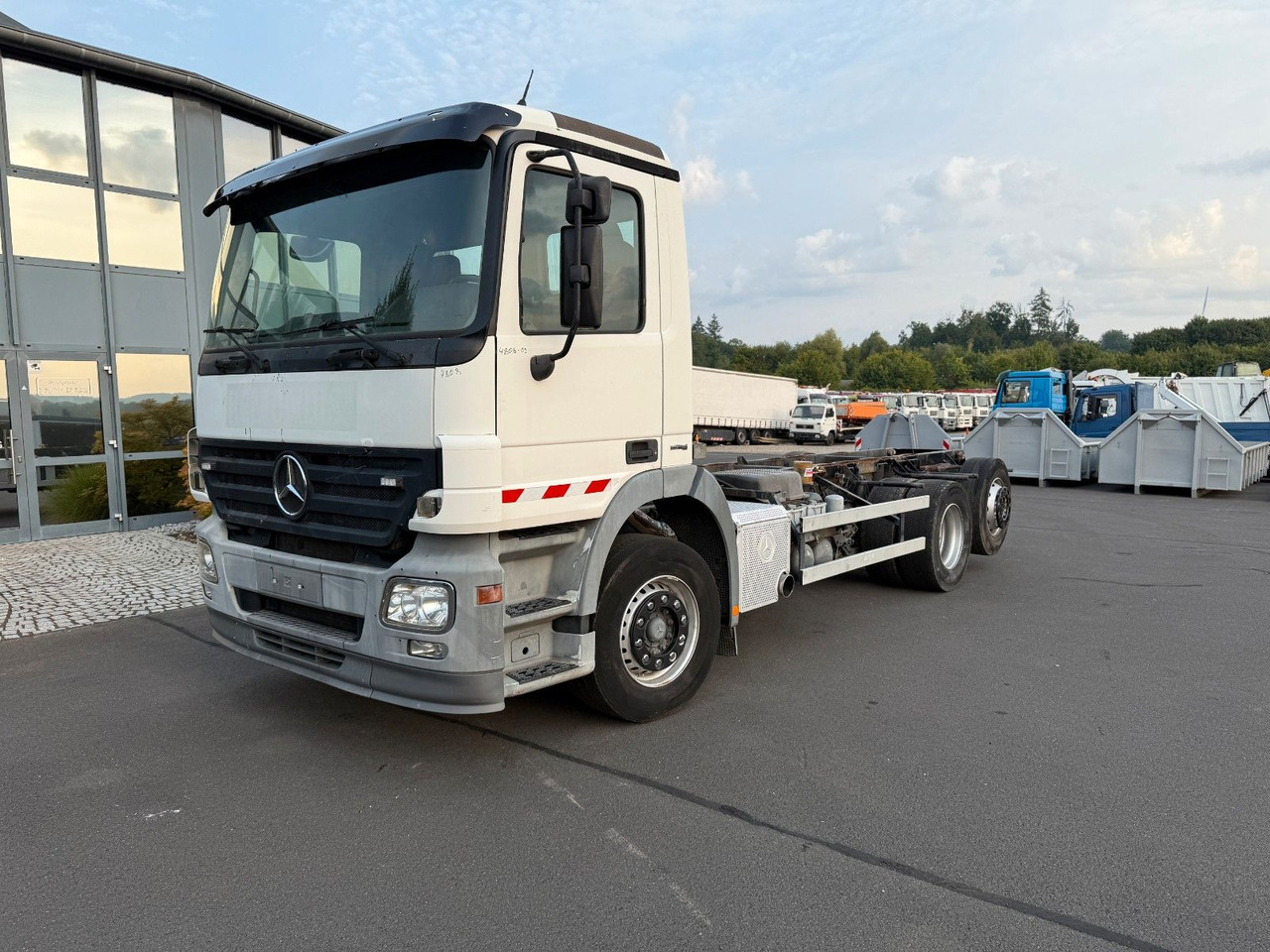 Mercedes-Benz Actros MP 2 2532 6x2 - Cab chassis truck: picture 3 Mercedes-Benz Actros MP 2 2532 6x2 - Cab chassis truck: picture 3