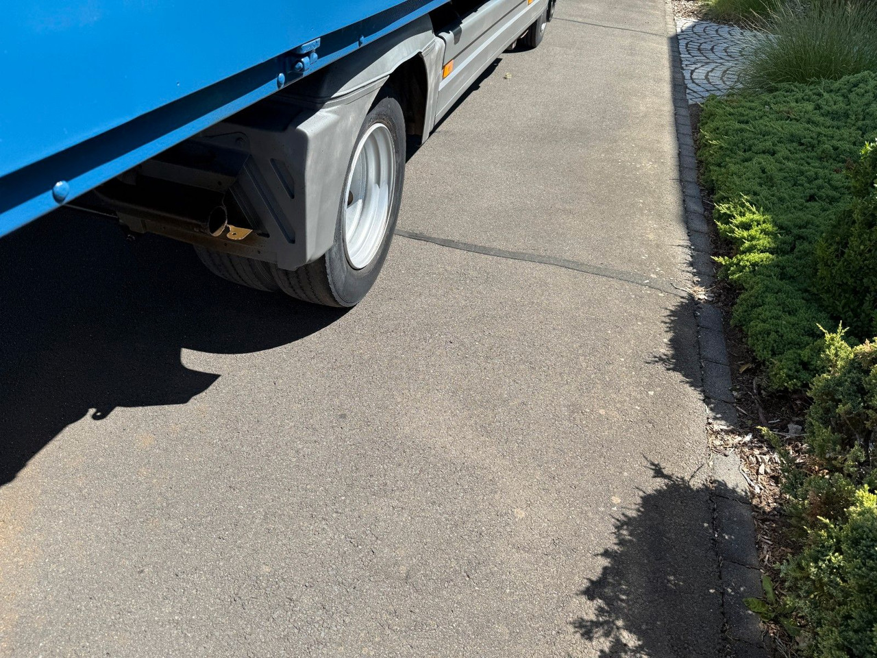 Dropside/ Flatbed truck Mercedes-Benz Atego 816  Euro 5 AHK + Druckluftanschlüssen: picture 12