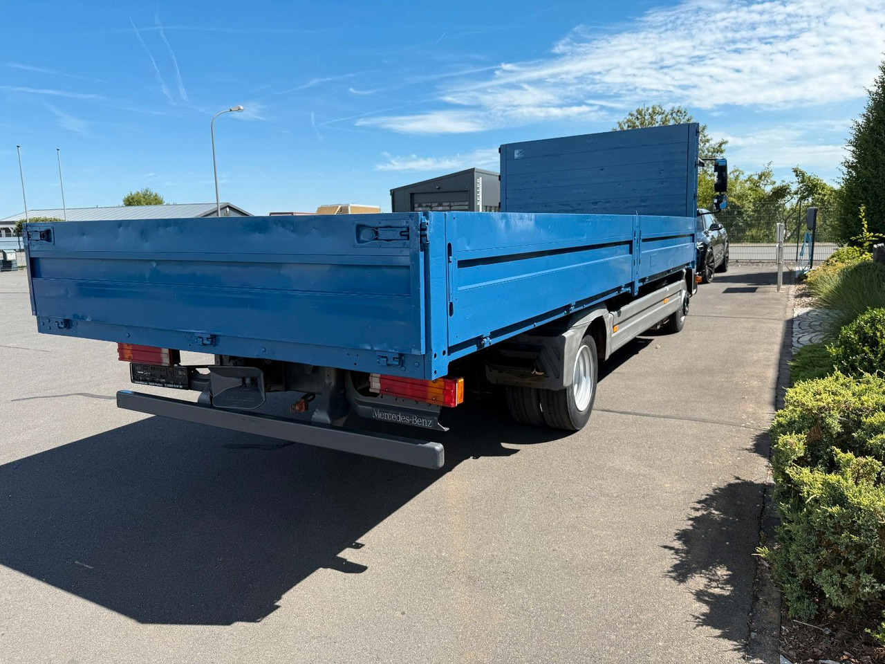 Dropside/ Flatbed truck Mercedes-Benz Atego 816  Euro 5 AHK + Druckluftanschlüssen: picture 13