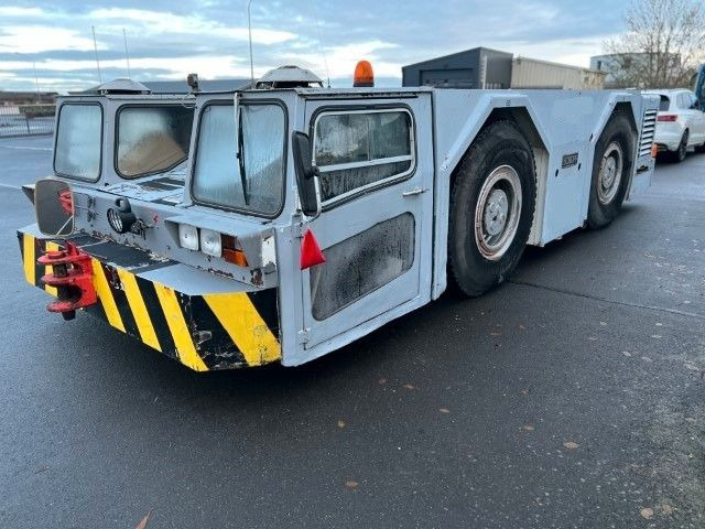 Schopf F 356 Flugzeugschlepper Schopf F 356 Flugzeugschlepper - Pushback tractor: picture 4 Schopf F 356 Flugzeugschlepper Schopf F 356 Flugzeugschlepper - Pushback tractor: picture 4