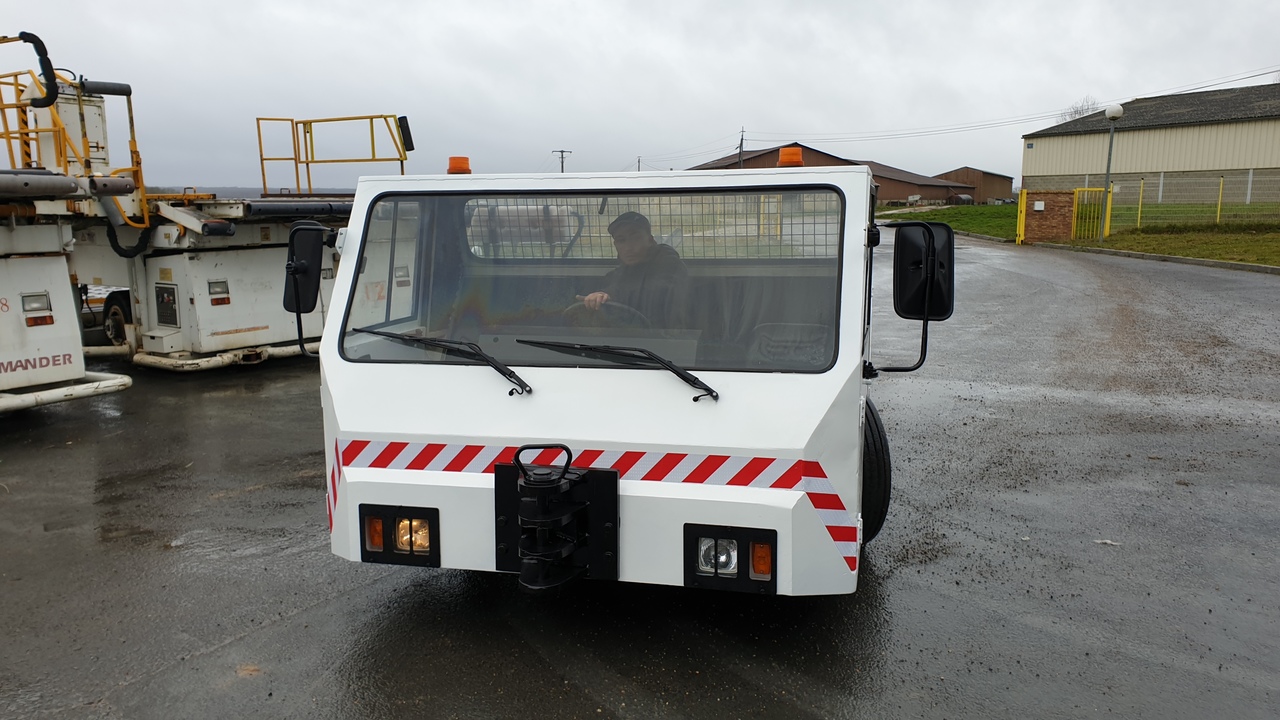 SOVAM K100 - Pushback tractor: picture 2 SOVAM K100 - Pushback tractor: picture 2