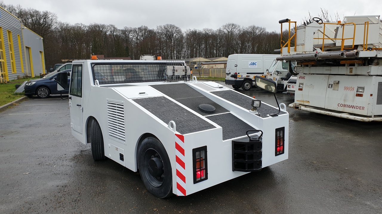 SOVAM K100 - Pushback tractor: picture 3 SOVAM K100 - Pushback tractor: picture 3