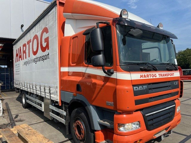 DAF CF 85.360 FA85.360 CF - Curtainsider truck: picture 2 DAF CF 85.360 FA85.360 CF - Curtainsider truck: picture 2
