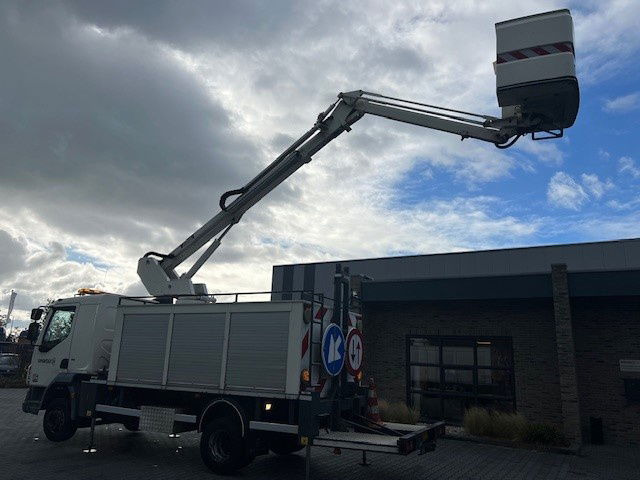 DAF LF 220 FA45.220 LF Taurus T300-16H - Truck mounted aerial platform: picture 3 DAF LF 220 FA45.220 LF Taurus T300-16H - Truck mounted aerial platform: picture 3