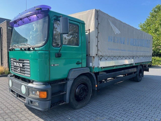 MAN 18.284 - Curtainsider truck: picture 1 MAN 18.284 - Curtainsider truck: picture 1