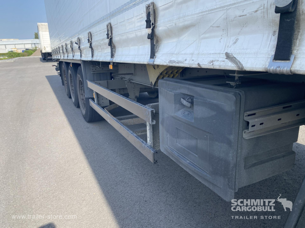 SCHMITZ Curtainsider Mega Taillift - Curtainsider semi-trailer: picture 4 SCHMITZ Curtainsider Mega Taillift - Curtainsider semi-trailer: picture 4