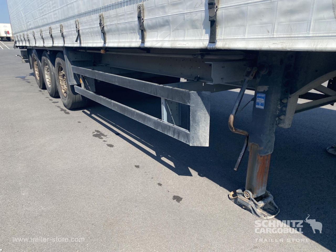 SCHMITZ Curtainsider Standard - Curtainsider semi-trailer: picture 4 SCHMITZ Curtainsider Standard - Curtainsider semi-trailer: picture 4