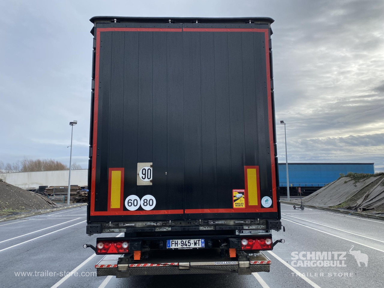 SCHMITZ Curtainsider Standard Taillift - Curtainsider semi-trailer: picture 3 SCHMITZ Curtainsider Standard Taillift - Curtainsider semi-trailer: picture 3