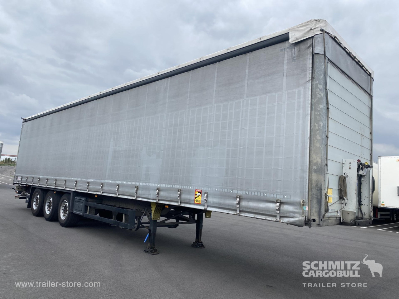 Curtainsider semi-trailer SCHMITZ Curtainsider Standard Taillift: picture 6 Curtainsider semi-trailer SCHMITZ Curtainsider Standard Taillift: picture 6