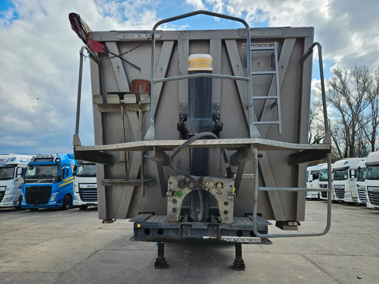 Bodex KIS3B 40m3 - Tipper semi-trailer: picture 3 Bodex KIS3B 40m3 - Tipper semi-trailer: picture 3