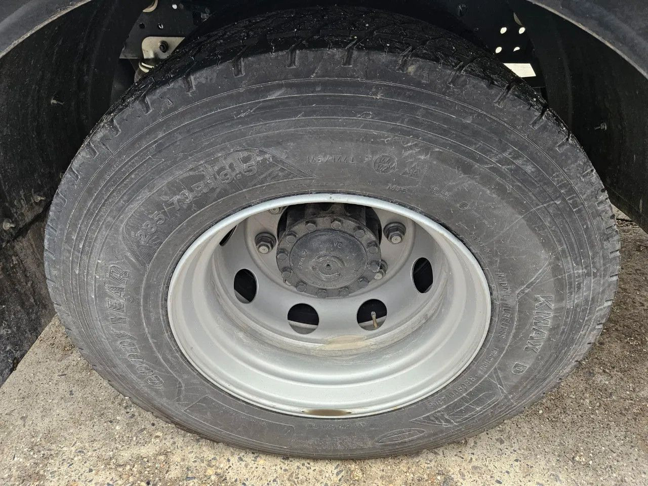 Box truck Iveco EuroCargo 120 - 210 BOX 12t Only 7554 km: picture 18 Box truck Iveco EuroCargo 120 - 210 BOX 12t Only 7554 km: picture 18