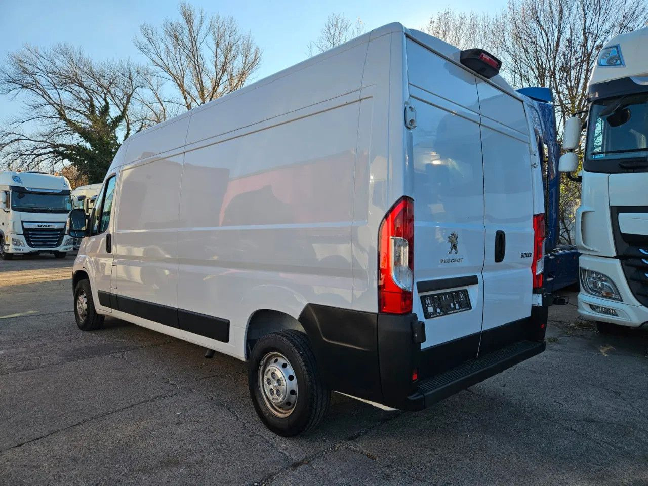 Peugeot Boxer Box 2.2 Premium FT 350 L3H2 Camera 2 units - Box van: picture 4 Peugeot Boxer Box 2.2 Premium FT 350 L3H2 Camera 2 units - Box van: picture 4