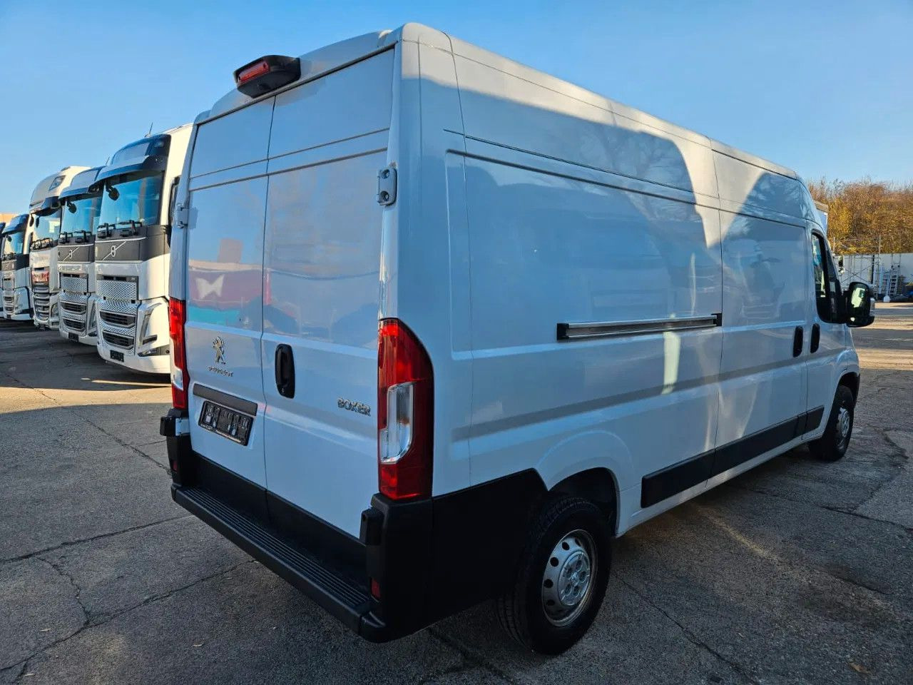 Peugeot Boxer Box 2.2 Premium FT 350 L3H2 Camera 2 units - Box van: picture 3 Peugeot Boxer Box 2.2 Premium FT 350 L3H2 Camera 2 units - Box van: picture 3