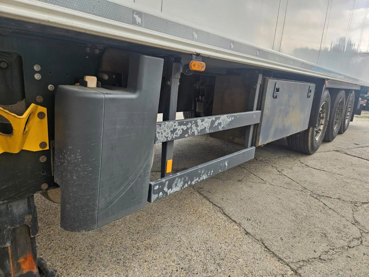 Refrigerator semi-trailer Schmitz Cargobull SCB S3B CARRIER: picture 11 Refrigerator semi-trailer Schmitz Cargobull SCB S3B CARRIER: picture 11