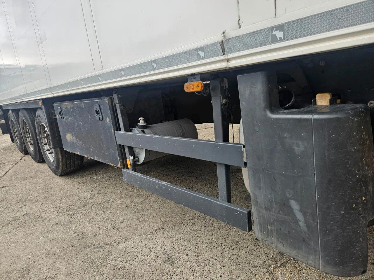 Refrigerator semi-trailer Schmitz Cargobull SCB S3B CARRIER: picture 12 Refrigerator semi-trailer Schmitz Cargobull SCB S3B CARRIER: picture 12