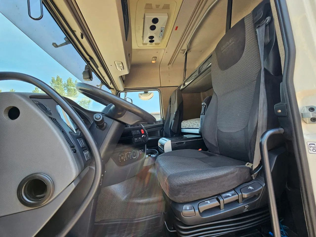 DAF XF 460 Space Cab Standklima 1 units - Tractor unit: picture 5 DAF XF 460 Space Cab Standklima 1 units - Tractor unit: picture 5