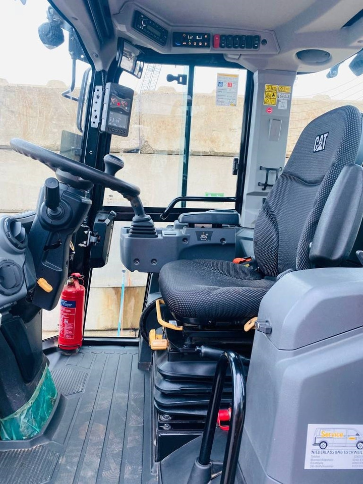 Wheel loader CAT 908-14a: picture 7