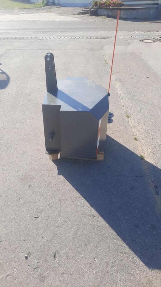 Frontgewicht Heckgewicht 300 - 1200kg Traktor Gewicht Schlepper - Counterweight: picture 4 Frontgewicht Heckgewicht 300 - 1200kg Traktor Gewicht Schlepper - Counterweight: picture 4