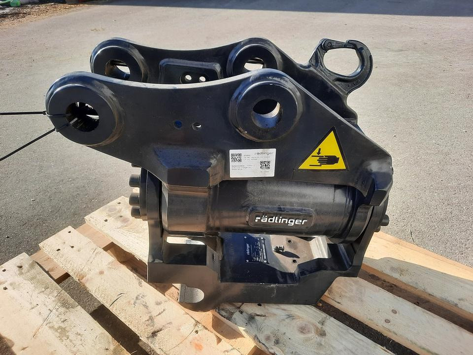 Rädlinger Tilt 4 -8 to Powertilt Minibagger MS 03 Sonderpreis Cat - Tiltrotator for Mini excavator: picture 1 Rädlinger Tilt 4 -8 to Powertilt Minibagger MS 03 Sonderpreis Cat - Tiltrotator for Mini excavator: picture 1