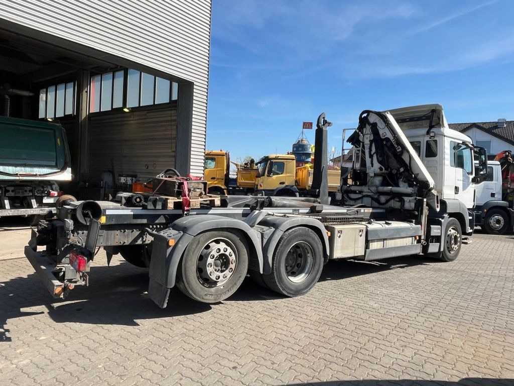 MAN TG-S 26.400 6x2 BL Abrollkipper mit Kran Funk Gr - Hook lift truck, Crane truck: picture 3 MAN TG-S 26.400 6x2 BL Abrollkipper mit Kran Funk Gr - Hook lift truck, Crane truck: picture 3
