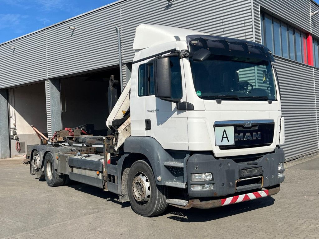 MAN TG-S 26.400 6x2 BL Abrollkipper mit Kran Funk Gr - Hook lift truck, Crane truck: picture 2 MAN TG-S 26.400 6x2 BL Abrollkipper mit Kran Funk Gr - Hook lift truck, Crane truck: picture 2