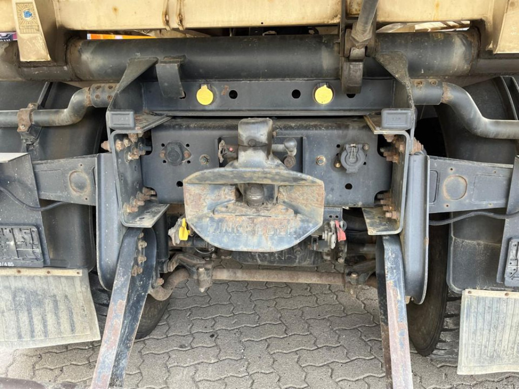 MAN TG-S 26.440 6x4 BB 3-Achs Kipper Schalter - Tipper: picture 4 MAN TG-S 26.440 6x4 BB 3-Achs Kipper Schalter - Tipper: picture 4