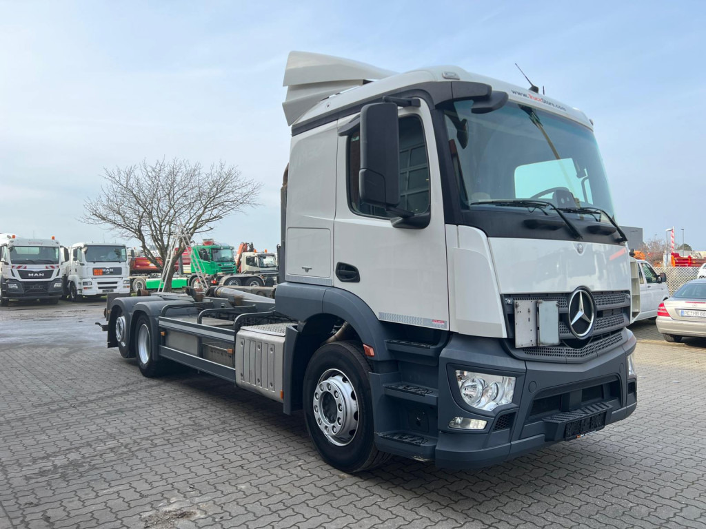 MERCEDES-BENZ Actros neu 2543 L 6x2 Abrollkipper Meiller Funk - Hook lift truck: picture 2 MERCEDES-BENZ Actros neu 2543 L 6x2 Abrollkipper Meiller Funk - Hook lift truck: picture 2