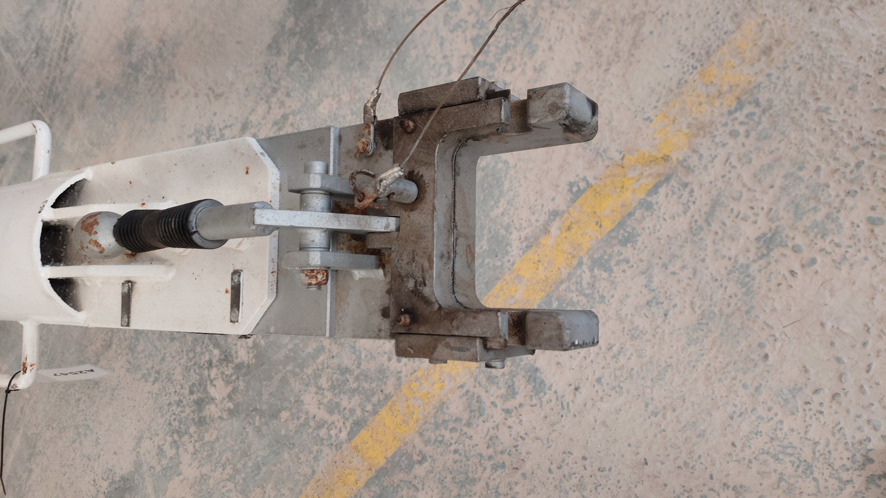 Towbar FSST F70/F100 Fladung - Ground support equipment: picture 4 Towbar FSST F70/F100 Fladung - Ground support equipment: picture 4
