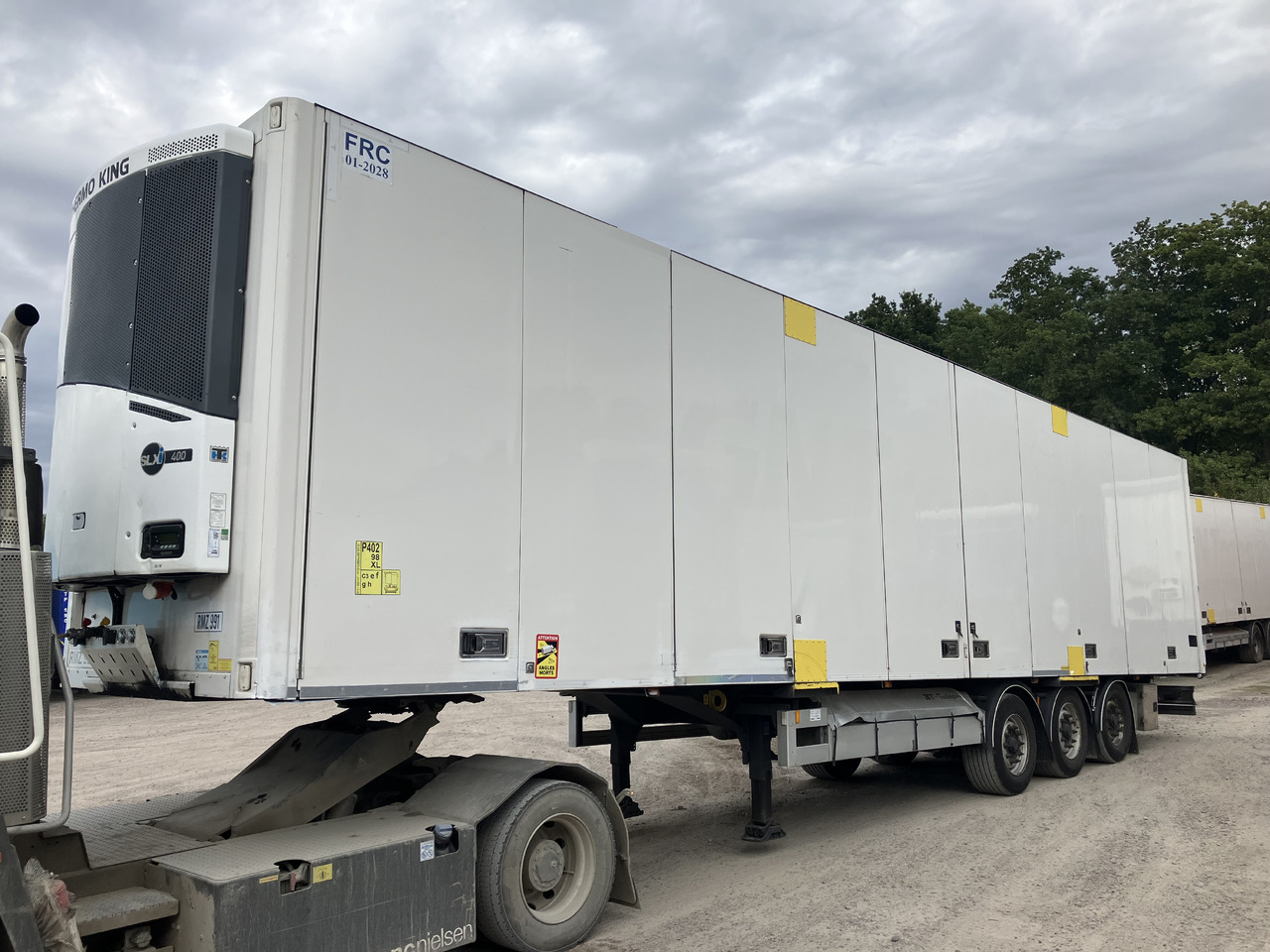 EKERI REEFER OPENSIDE - DOUPLESTOCK - HUCKEPACK - Refrigerator semi-trailer: picture 1 EKERI REEFER OPENSIDE - DOUPLESTOCK - HUCKEPACK - Refrigerator semi-trailer: picture 1