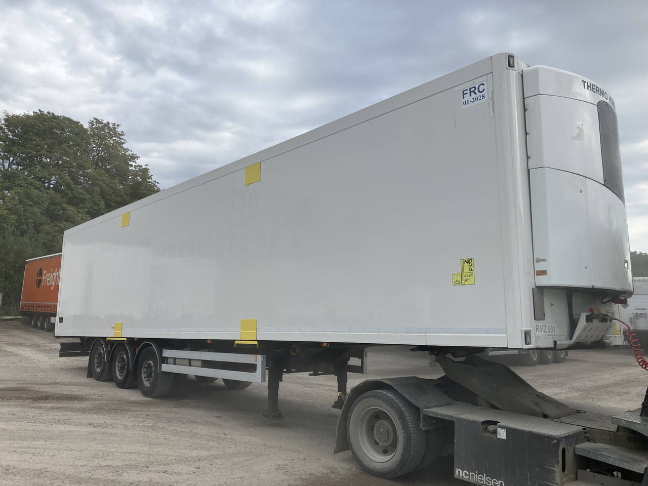 EKERI REEFER OPENSIDE - DOUPLESTOCK - HUCKEPACK - Refrigerator semi-trailer: picture 2 EKERI REEFER OPENSIDE - DOUPLESTOCK - HUCKEPACK - Refrigerator semi-trailer: picture 2