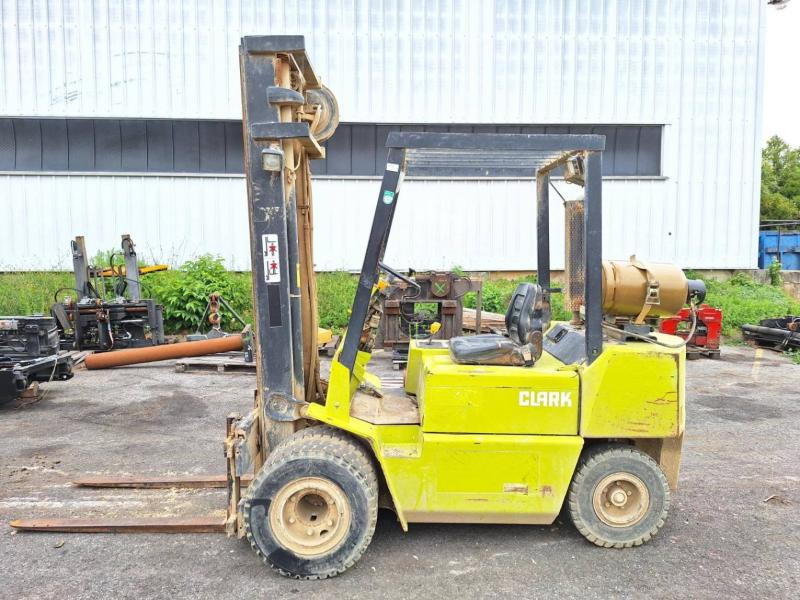 Clark GPM30 - LPG forklift: picture 2 Clark GPM30 - LPG forklift: picture 2