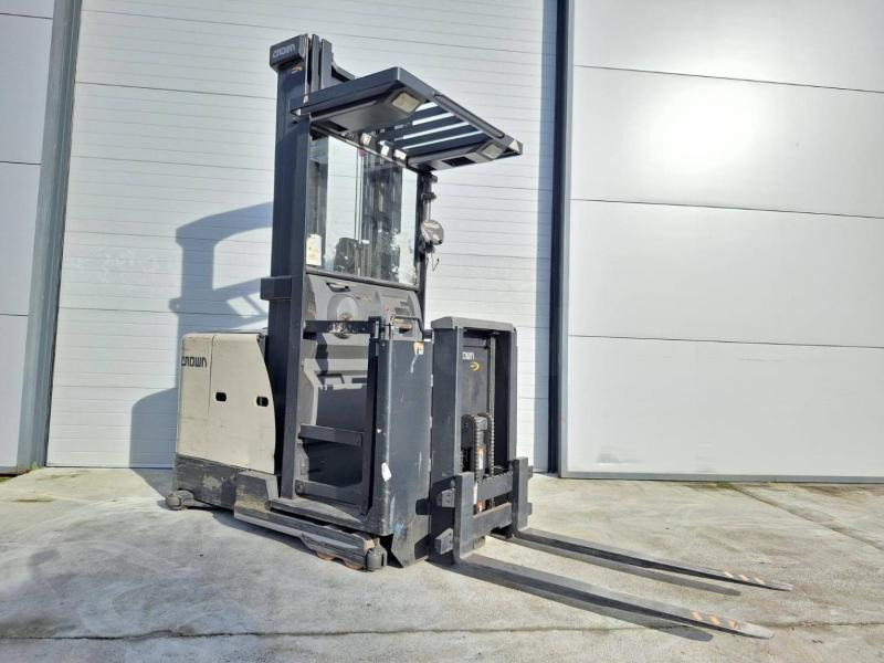 Crown SP3522-1.0 - Order picker: picture 2 Crown SP3522-1.0 - Order picker: picture 2