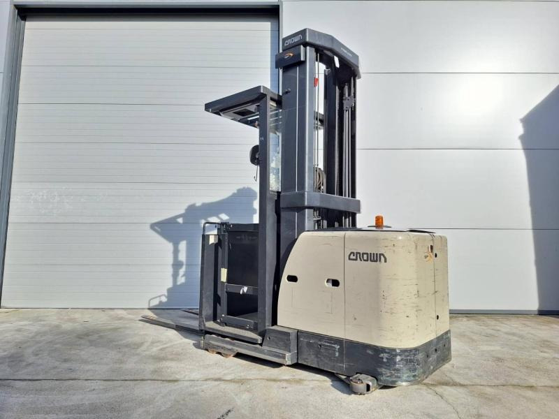 Crown SP3522-1.0 - Order picker: picture 5 Crown SP3522-1.0 - Order picker: picture 5
